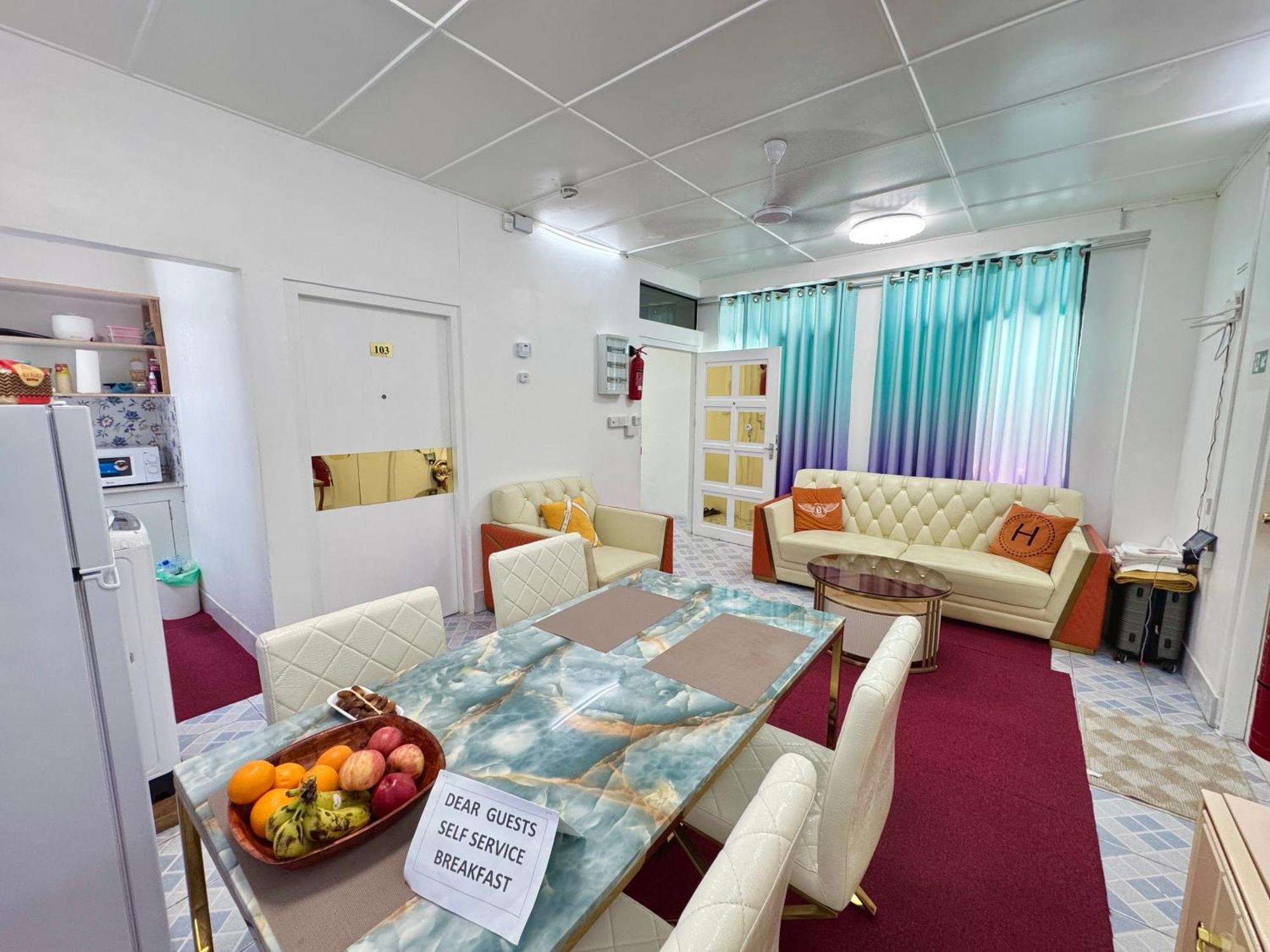 Ontrack Travel Transit Hotel Malé Kültér fotó